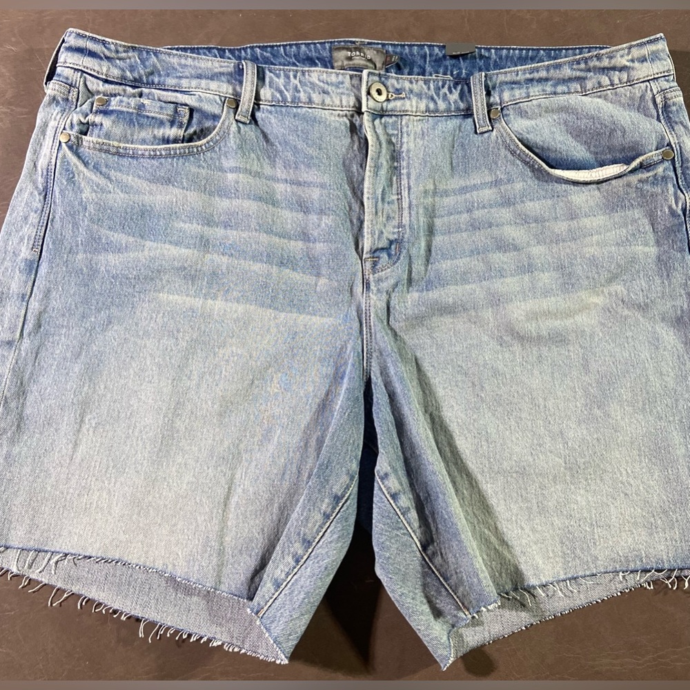 NWT-Torrid raw hem Jean shorts size 20